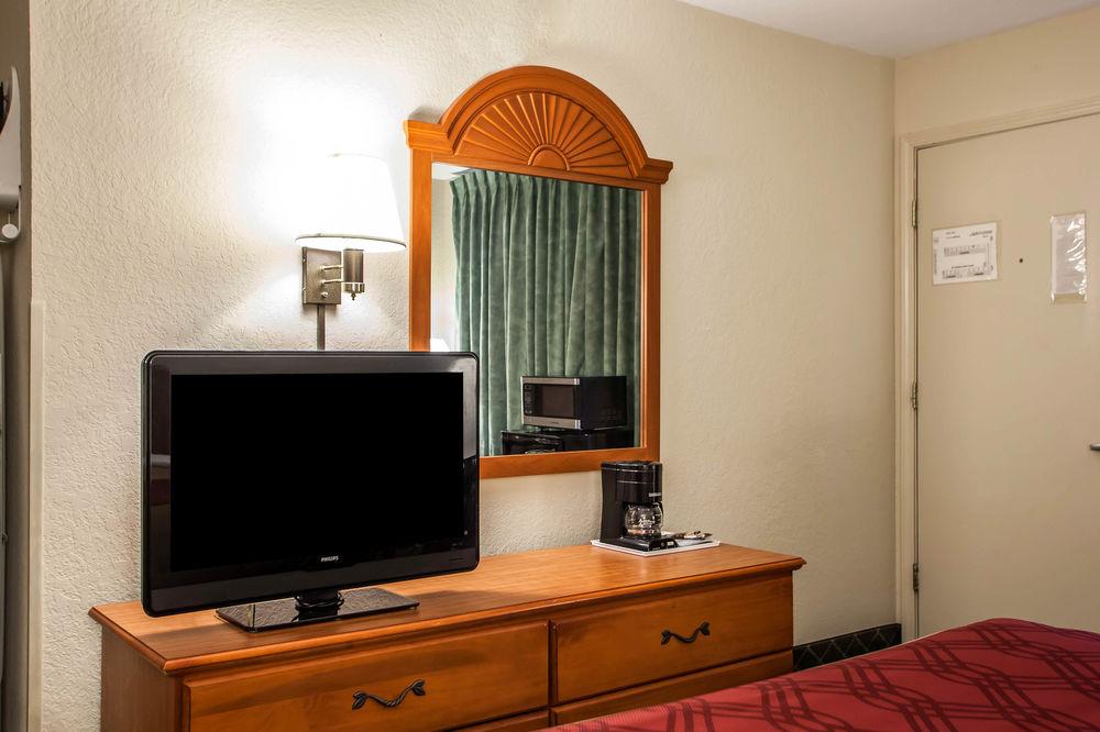 הניבאל Economy Inn & Suites מראה חיצוני תמונה