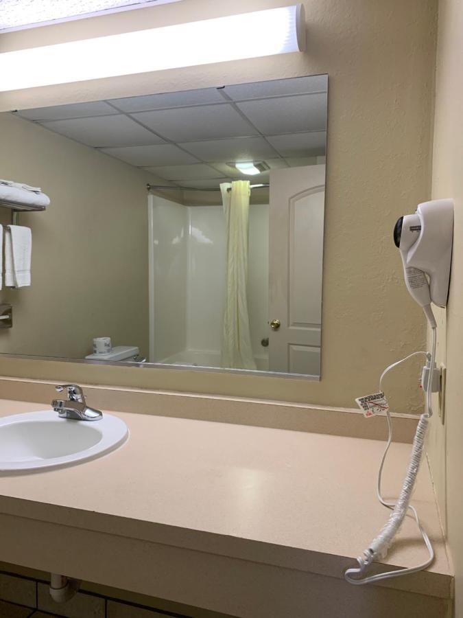 הניבאל Economy Inn & Suites מראה חיצוני תמונה