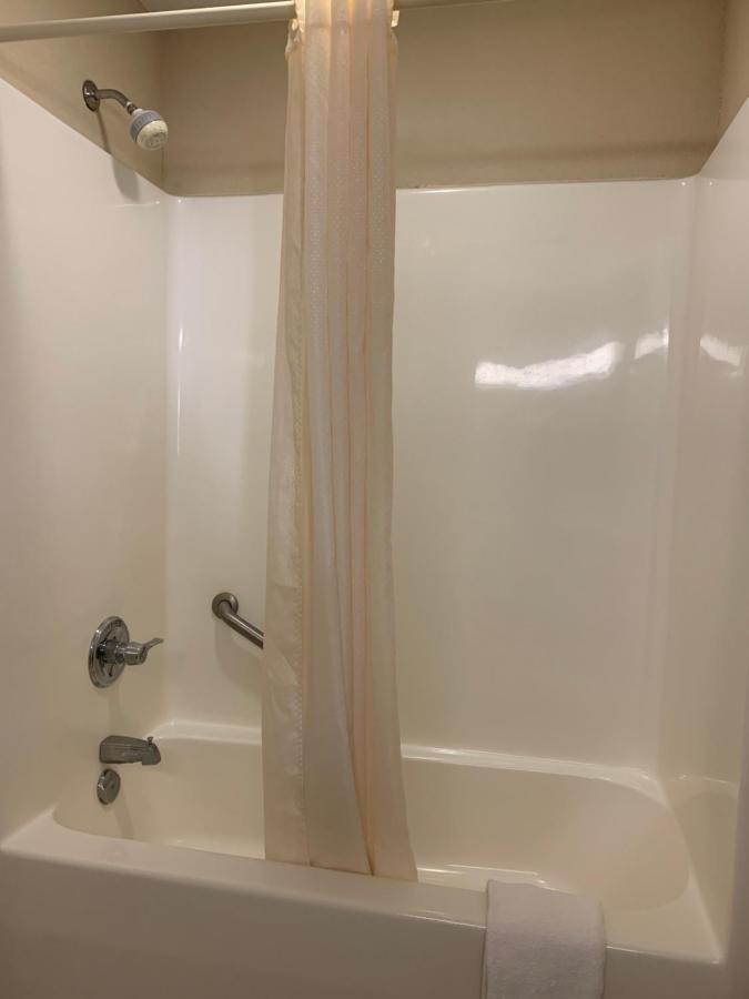 הניבאל Economy Inn & Suites מראה חיצוני תמונה