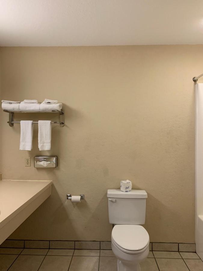 הניבאל Economy Inn & Suites מראה חיצוני תמונה