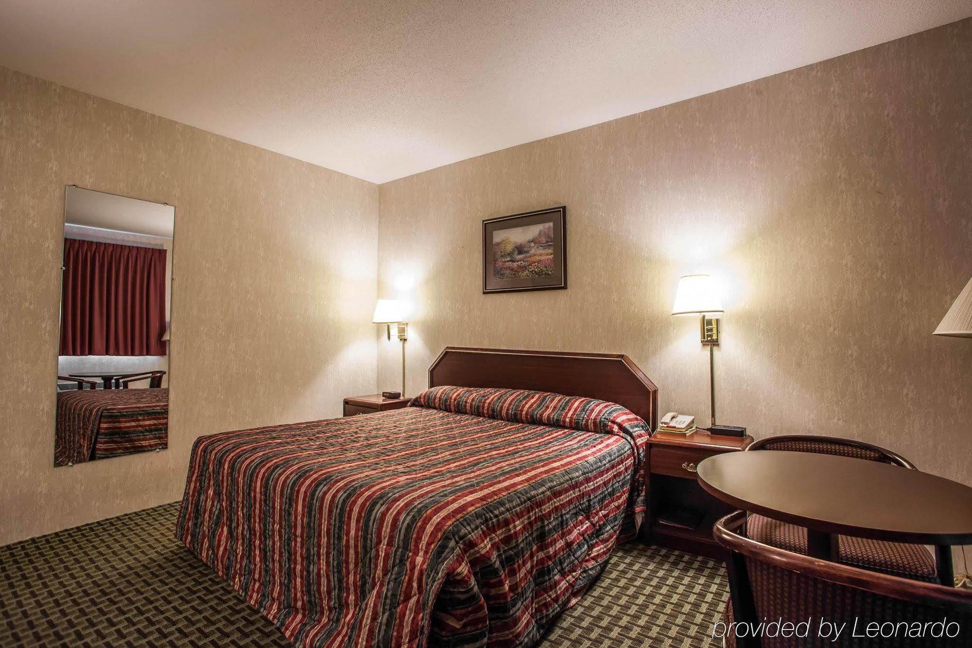 הניבאל Economy Inn & Suites מראה חיצוני תמונה